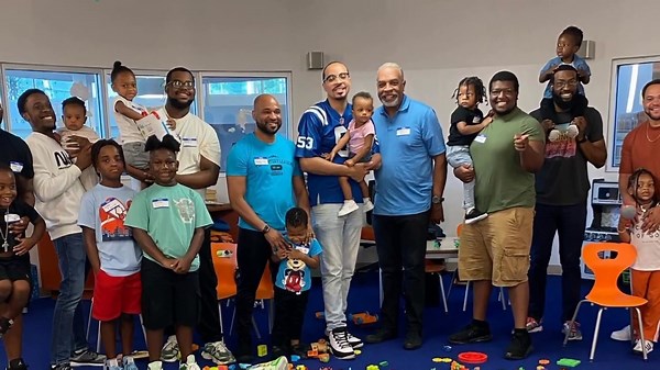 How Library Dads Group Promotes Child Literacy and Brotherhood