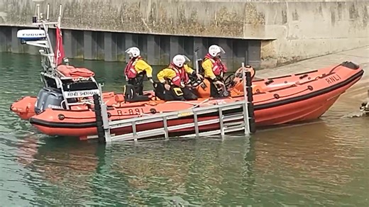 It was great to see so many people down in Littlehampton this weekend enjoying the Bank Holiday weather. If you were by the harbour on Saturday you may have seen our Atlantic 85 and volunteer crew heading out on a Shout! Fortunately all turned out well. As the wind picks up remember that we have RNLI Lifeguards on Littlehampton East Beach who can tell you about the sea and swimming conditions. #BeBeachSafe #FloatToLive #RespectTheWater #SavingLivesAtSea | Littlehampton RNLI Lifeboat Station