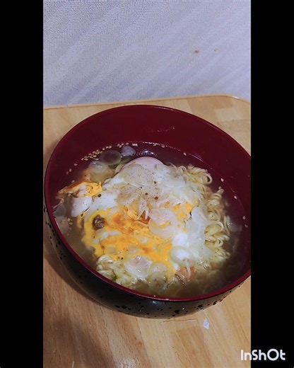 即席麺に、卵とねぎ入れて作ってみた。