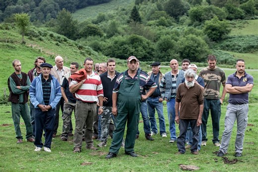 Un village presque parfait (2014) | ČSFD.cz
