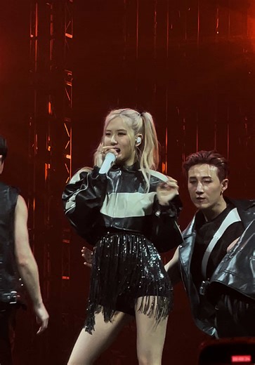 Rosé's Stunning Performance of 'Hard to Love' in London