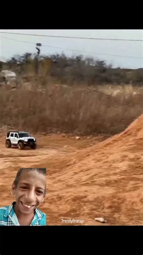 Praveen Pratap Singh | 在日本，研究人员正利用智能人行道将日常活动转化为清洁能源⚡。这些道路内嵌特殊的压电材料，可以从行人的脚步中收集动能。当人们行走、奔跑或跳跃时，路面会轻微变形，从而产生机械压力。压电晶体将这种压力转化为电能🔋。这些能量可用于照亮路灯、为公共显示屏供电，甚至监测行人流量。这种技术不仅... | Instagram