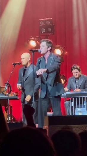 Brandon Flowers Performs Paradise Live at the Fox Theatre in Oakland (Thrasher Tour)