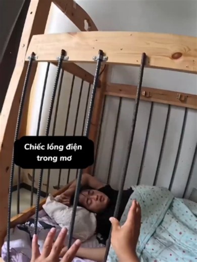 Tạo cái chuồng tuất trôn nhốt khứa bạn đang ngủ 🤣 #shorts | trolls in the dungeon