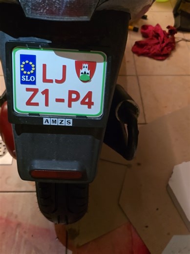 POZOR: TABLICE SO NAMENJENE SAMO ZA OKRAS IN NE ZA JAVNO IPORABO. ZA VEC IMFO PISI ZS #scooter #police #fyp @mtomc09 @Izak