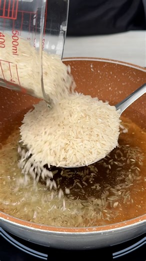 903K views · 2.4K reactions | How did I not learn this before! Everyone’s frying rice like this after seeing this genius idea | Recipes Learn | Facebook
