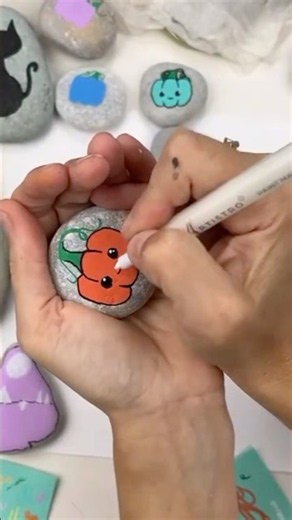 CUTE Painted Pumpkins #rp101 #stonepaintingideas #halloweencraft #autumncrafts