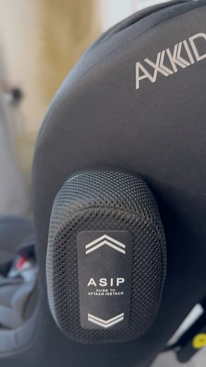Can you keep a secret? You can install the Axkid Minikid 4 rear-facing car seat in just 60 seconds... if you follow the instructions! To those who try and freestyle the install 👎 To those who read the manual 🙌 We’re cheering you on from the sidelines. 📸 Share your rear-facing travels with the hashtag #Axkid to be featured on our feed @thelifeofkai.and.albareighn #axkid #rearfacing #carseats #safety | Axkid