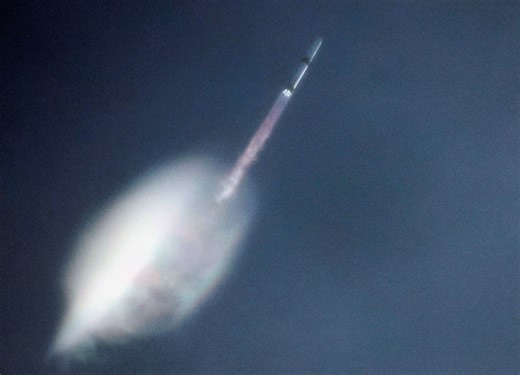 Le booster réutilisable de Blue Origin atterrit avec succès, mais le satellite manque son orbite