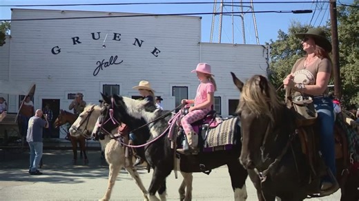 On the road again, trail riders head for San Antonio as part of beloved rodeo tradition