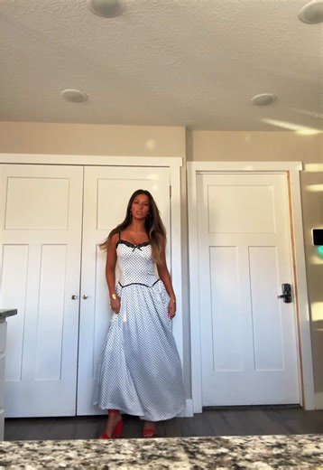 Amy Winehouse Inspired Long Polka Dot Dress Style