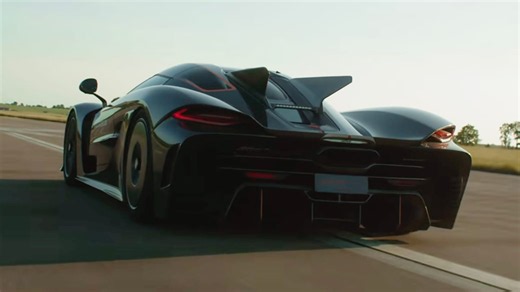 Surprise! Koenigsegg has set new production car speed records in its Jesko. Again