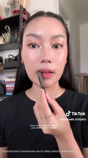 Gradient Blurred Lip Tutorial with AOU Cosmetics