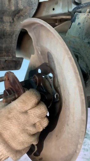 How to Replace Rear Hub on Mitsubishi Outlander
