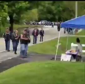 After an 8-year-old girl and her mom saw bikers crash, her mom, who is a nurse, ran over to help the injured. About a year later, the girl set up a lemonade stand as the bikers’ way to say thank you 🍋