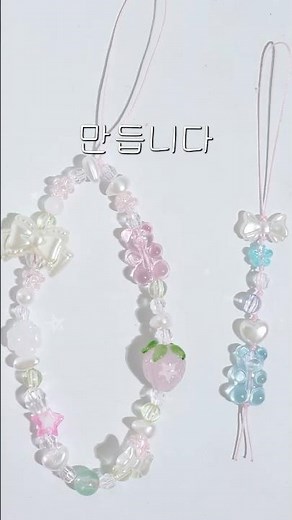 Bead keyrings you can make even if you don't know how to use beads! #BeadCrafts #KeyringMaking