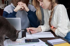 How to Calculate Total Revenue on a Financial Statement