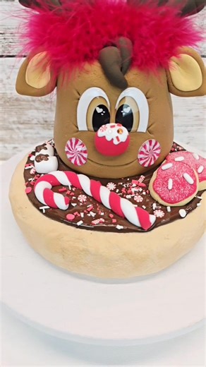 Good bye pumpkins and goblins. Hello gingerbread and peppermint #diychristmasdecor #fakebake #holidayseason #christmascraft #gingerbread #foamclay #Christmas | UpnGrowing