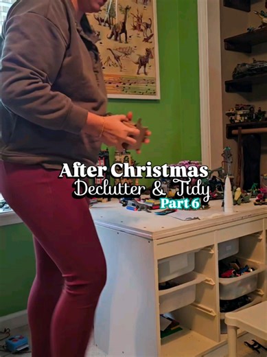 Still moving room to room and taking on anything that needs to find a new home! Are you in a decluttering mode yet? How's it going? #declutteringformoms #newyeardeclutter #boymom #momof3 #routineswithkids