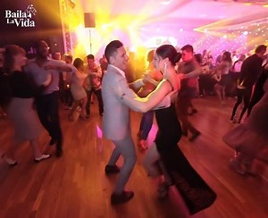 RODRIGO & ASYA - Salsa Social Dancing Facebook: Salsa Channel Instagram: https://www.instagram.com/spainsalsa/ Telegram: https://t.me/SalsaSpainChannel Grupo Whatsapp: https://chat.whatsapp.com/FynoiFKQR7BJvH0fUyi8de Contacto: Rodrigo Cortazar Música: Tito Nieves - De mi enamórate | Salsa Spain