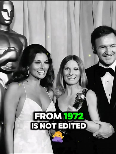 This original Oscars photo from 1972 is not edited. Observe it closely and try not to gasp when you see it in the first comment below😱⬇️ | James J. Gordon