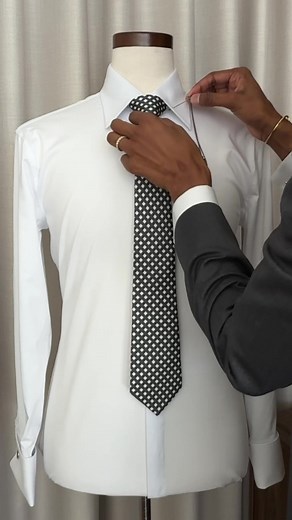 Elevated Business Suits: Navy Pinstripe Power Dressing
