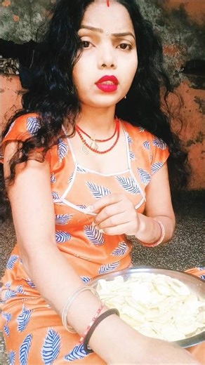 a disabled duckling helps his cat friend#cuteanimals #duckrescue #animalrescue