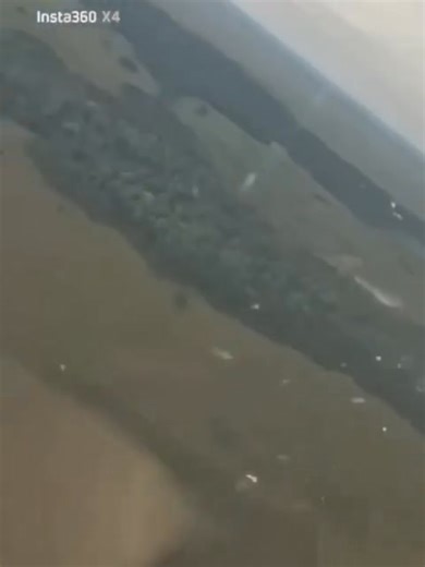 🚨 Developing Situation, Reported Aircraft Downing in Venezuela Unconfirmed reports claim that Venezuelan air defenses shot down a Cessna 310 that allegedly entered the country’s airspace illegally from the Caribbean. According to the circulating details, the aircraft supposedly switched off its transponders and lost communication before being intercepted near Rómulo Gallegos, where it was said to have been “neutralized” by Venezuelan forces. ⚠️ At this time, no official confirmation has been re