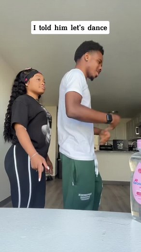 Chicken dance 🐔 #chicken #dance #scarepranks #scarecoworkers #scarecamchallenge #foryou #scarecam #scary #scared #funnyprankvideos #jumpscare #funnymoments #funny #trend #hahaha