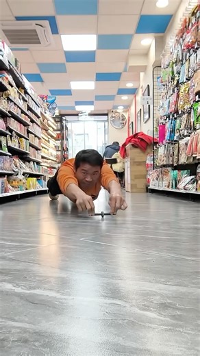 God Statham 郭达斯坦僧 | 世界上最小的健腹轮💪 Follow @godstatham For More！ #kungfu #wushu #martialarts #боевыеискусства #Artesmarciales #parkour #gym #streetworkout | Instagram