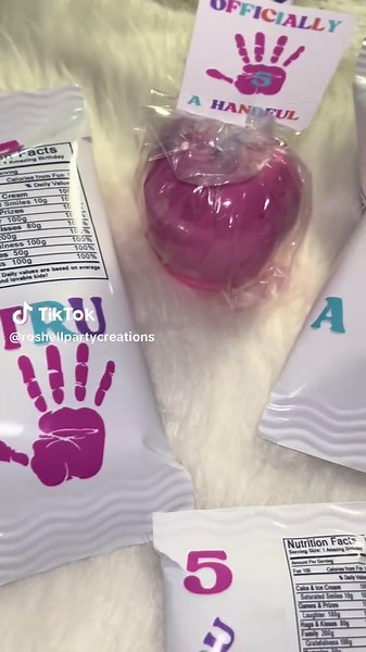 Customized treats!!!! #anytheme #customized #treats #candyapples #bookwithme #customtreats #events #birthday #birthdayparty #roshellpartycreations