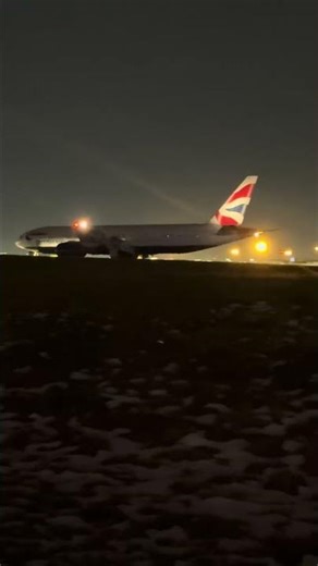 British Airways B777 calm cold night landing