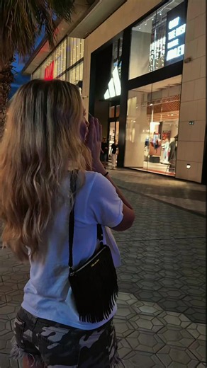 Hollister Barcelona store tour: what to expect
