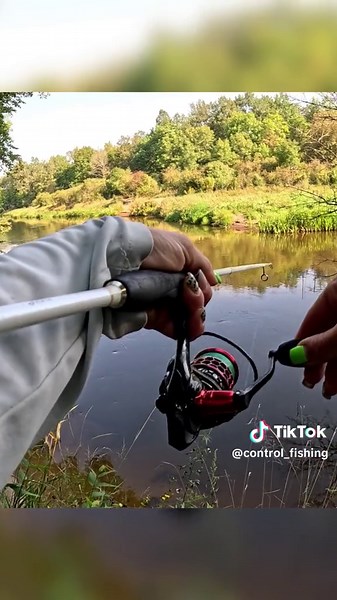 Как ловить окуня на тейл спиннер: советы от Рыбачки Юли