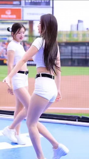 김해리와 KT 위즈 치어리더의 유니폼 이야기