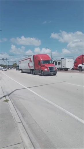 2021 Freightliner Cascadia 126 Crete carrier truck #freightlinercascadia Horn