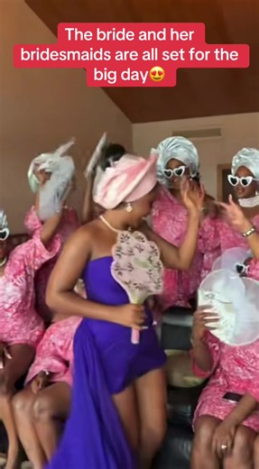 All eyes on the bride and her bridesmaids 👰🏾‍♀️💐 It’s officially wedding day! #meetthedapson #hiptv