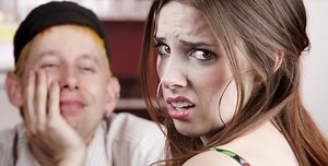 如何用get out of表达：这次相亲有啥办法能推掉？