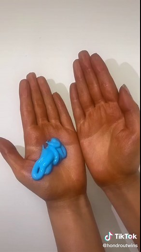 Miracle fake tan hack! Best way to fake tan your hands & remove it from your PALMS! Watch to see the AMAZING results! #faketan #faketanroutine #faketanroval #beautytips