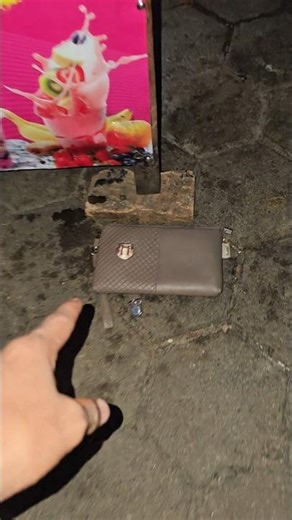Found my mom's wallet😱😱!?️