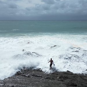 Joel Parkinson, Lungi Slabb, and Mikey Wright giving a masterclass on how to rock-off at Snapper. Filmed by our friends over at Coastal Content Please follow their social media channels! Full edit here: https://youtu.be/UJLbSl_gI1U #surfing #coastalcontent #globalzoo | Global Zoo - Surf Content