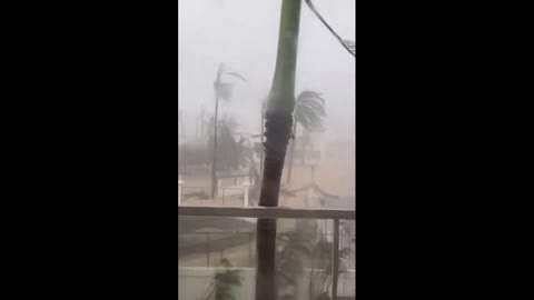 Jamaica: Hurricane Melissa Approaches as Winds Pick Up 4