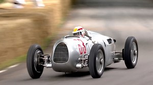 Bernd Rosemeyer - born OTD in 1909 - was a man who liked to win, but he loved to race. Much like Sir Stirling Moss and Gilles Villeneuve, the German was never happier than when scrapping with rivals but his supreme natural talent saw him finish ahead of the field more often than not. He was the only driver to ever truly tame the V16-powered Auto Union Type C - seen here driven at #FOS by Tom Kristensen - in which he won three grands prix and the 1936 European Championship and two years later he 