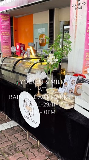 ✨ Find Us at Raintree Art Market — Today & Tomorrow! 📍 Taiping Sentral 📅 28–29 Nov ⏰ 4:00PM – 10:00PM We’re bringing a small curated batch of our favourites to the market today — limited pieces only as it’s been a rainy week and we’re expecting a lighter crowd. So if you’re around, come by early! 💛 🍨 What’s Available: • Mango Pomelo Yogurt Boat • Dessert Platter 4in1 – Classic Tiramisu – Blueberry Tiramisu – Mango Panna Cotta – Strawberry Panna Cotta • 72H Cold Extracted Yogurt • Fruity Yogu