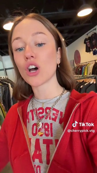 Vintage T-Shirts from the 70s and 80s: A Style Journey