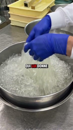 Comment est préparé le kuzukiri, dessert rafraîchissant de l'été japonais