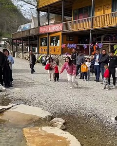 4.2K views · 15 reactions | La deuxième, celle en rouge, allait courir sur l'eau à cause de sa légèreté  #citation #quotes #challenge #ChallengeAccepted #challenge | Citations Pensées Et Réflexions | Facebook