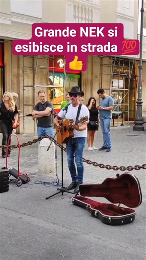 Grande Nek si esibisce in strada 💯👏 #fypyoutube #nek #perte #neiperte #musicitaly #musicsongs#fypシ