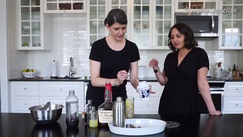 How to Make a John Collins Cocktail