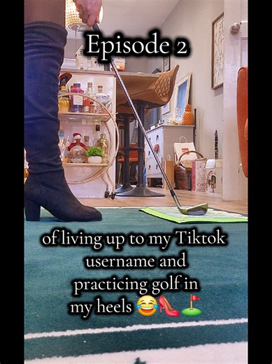 Squeezing a bit of golf practice in before I head out for the afternoon 😂👠⛳️ This little practice mat seems great! #golfbeginner #golfpractice #golfjourney #golf